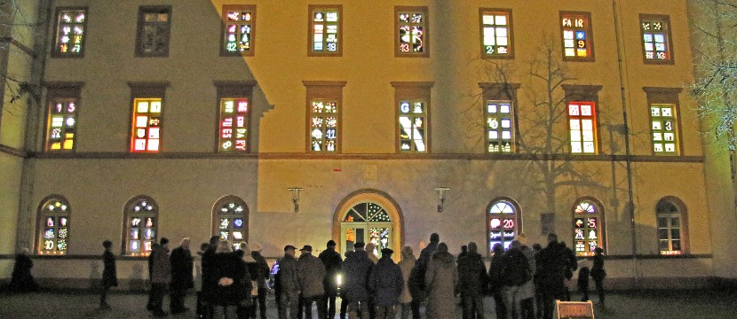 2018 Lebender Adventskalender 252 12.21 Stadtkapelle Seligenstadt Schülerorchester bearbeitet